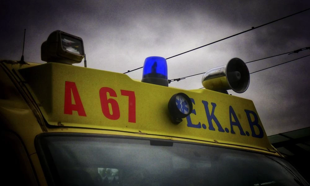 Λεωφόρος Μαραθώνος: Καραμπόλα με έναν έναν τραυματία οδηγό μηχανής